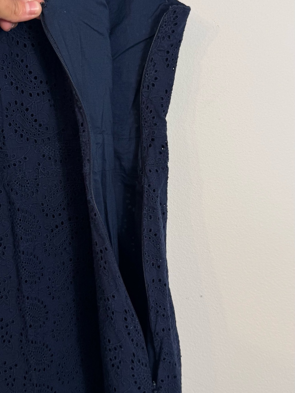 Chadwick’s Dark Blue Eyelet Paisley Shift Dress Size 8 Sleeveless Ruffle Trim - Picture 4 of 7